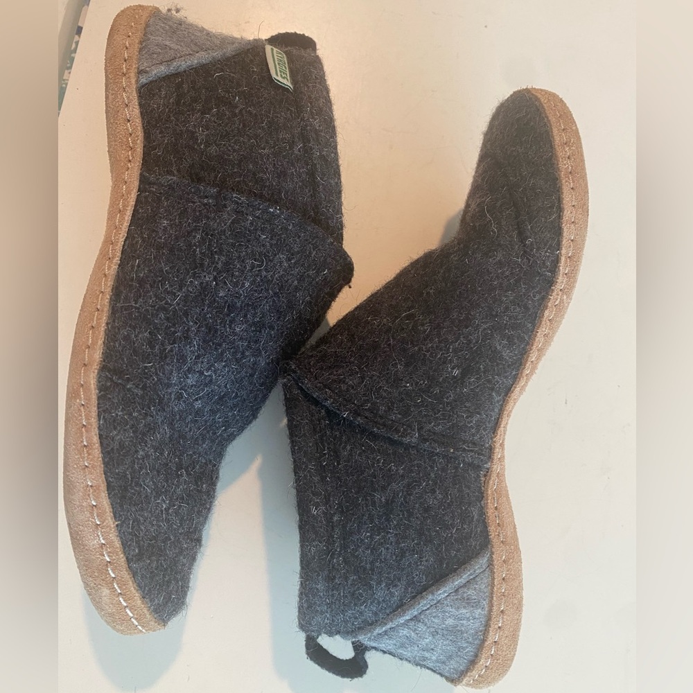 Kyrgies  Tengries Slippers , Wool Felt House Shoe,
Handmade, size EU 37 - Picture 7 of 14
